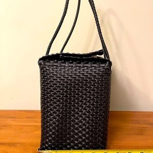 Handbags crafted by Mexican Artisans eco-friendly, versatile and fashionable.